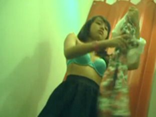 Sales Lady sa Trinoma, Nabosohan sa Fitting Room!