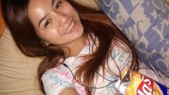 Malandi Si Mikaela, Pinasilip Ang Suso sa Barkada