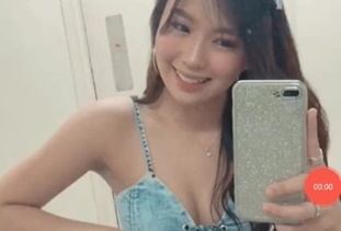 Nagpakita ng Cleavage si Carlyn Ocampo sa Instagram, Yummy!
