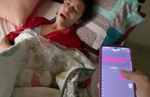 Vibrator sa Pepe ay Sinusoksok Kaya GF Utog na Utog